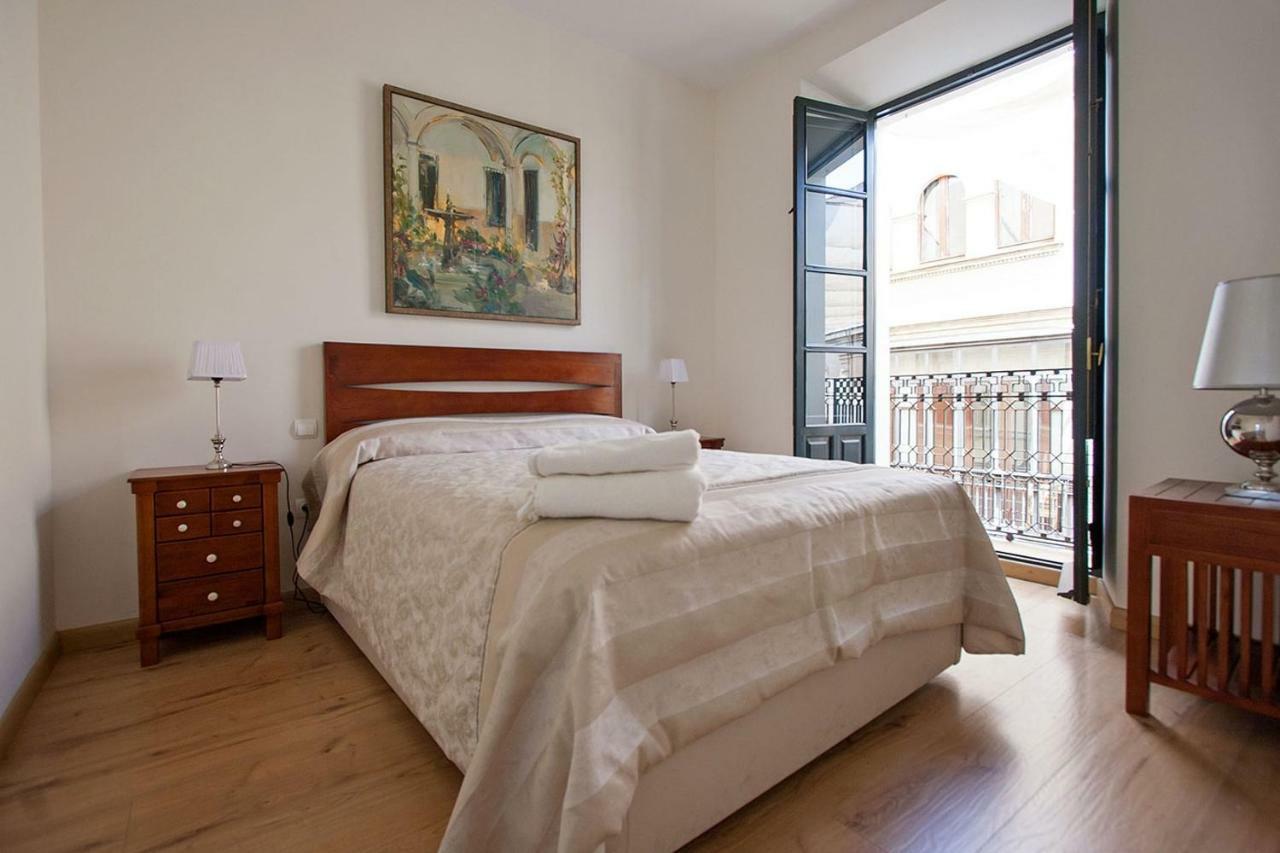 Escapada Romantica, 2 Pax, Centro Historico Seville Luaran gambar