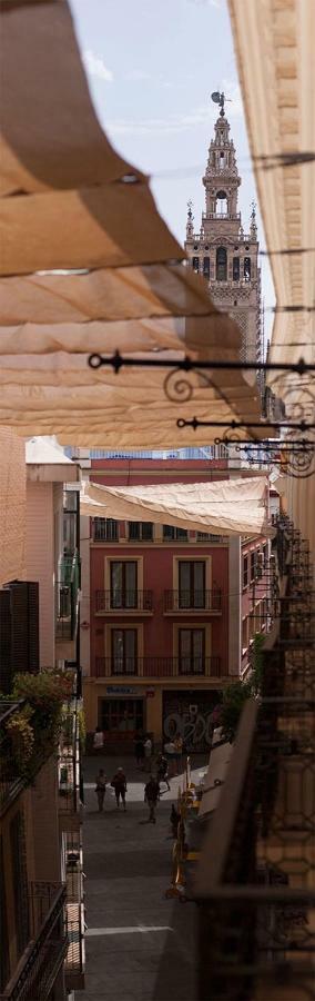 Escapada Romantica, 2 Pax, Centro Historico Seville Luaran gambar