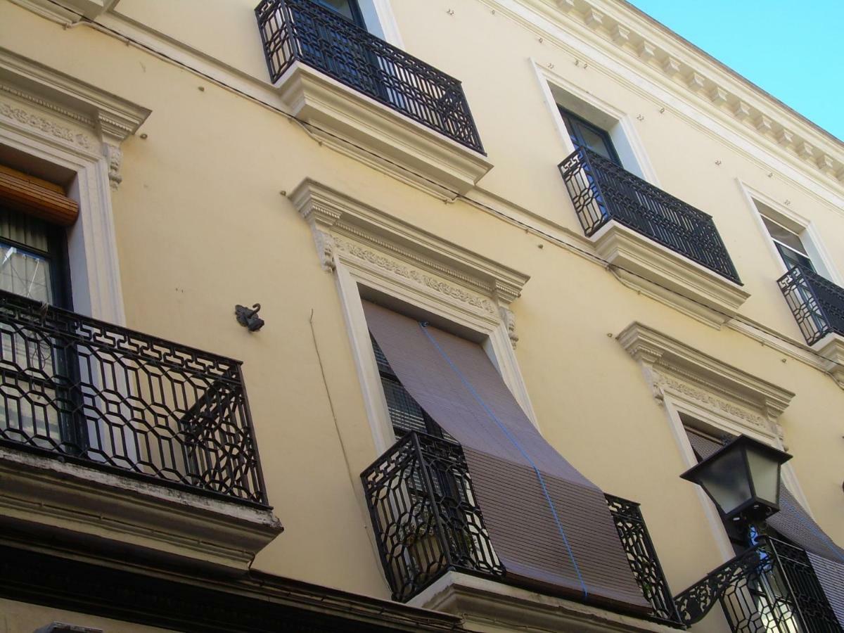 Escapada Romantica, 2 Pax, Centro Historico Seville Luaran gambar