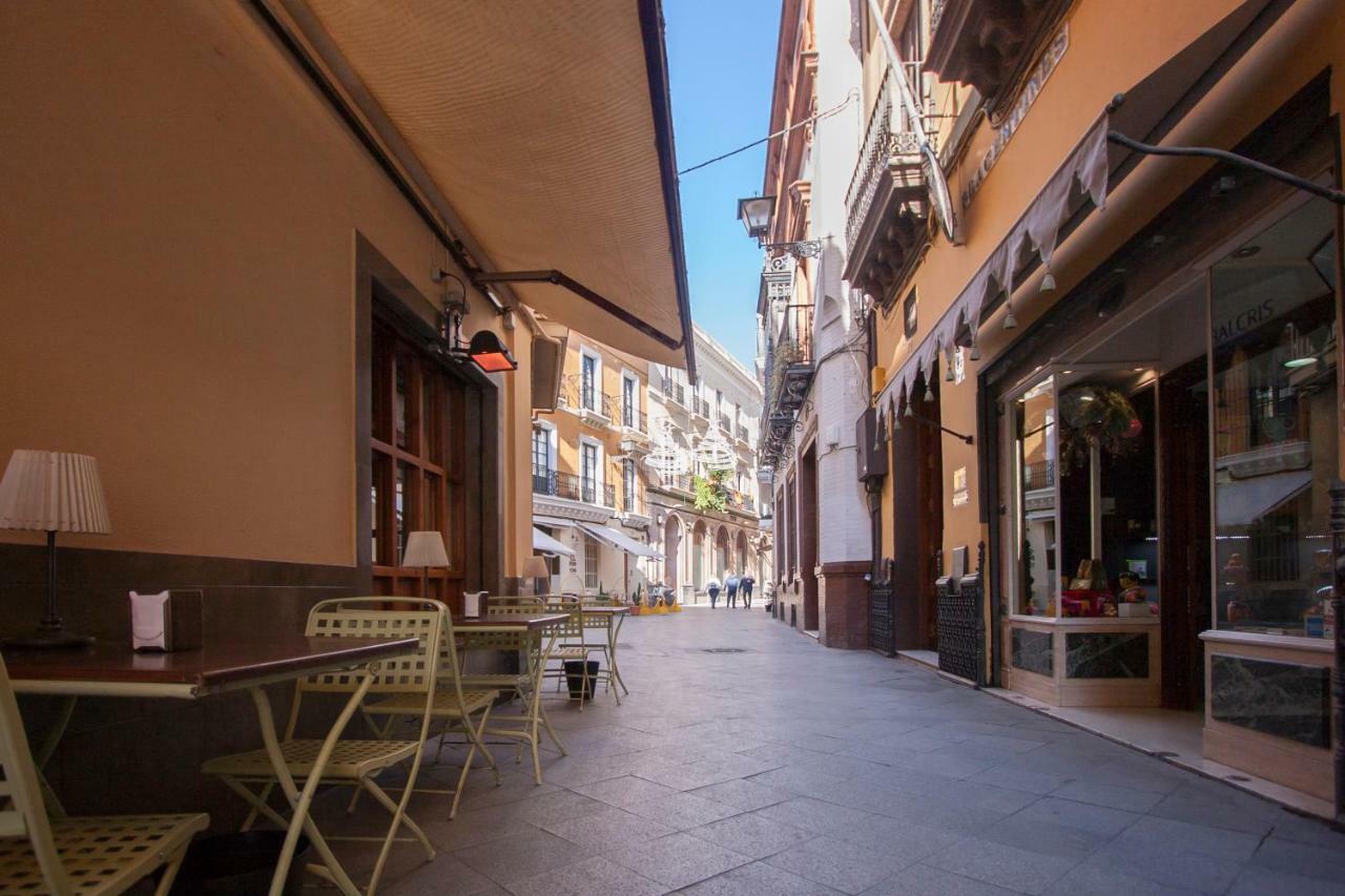 Escapada Romantica, 2 Pax, Centro Historico Seville Luaran gambar