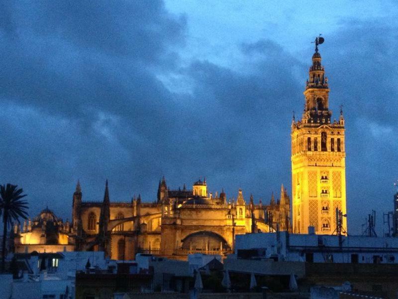 Escapada Romantica, 2 Pax, Centro Historico Seville Luaran gambar